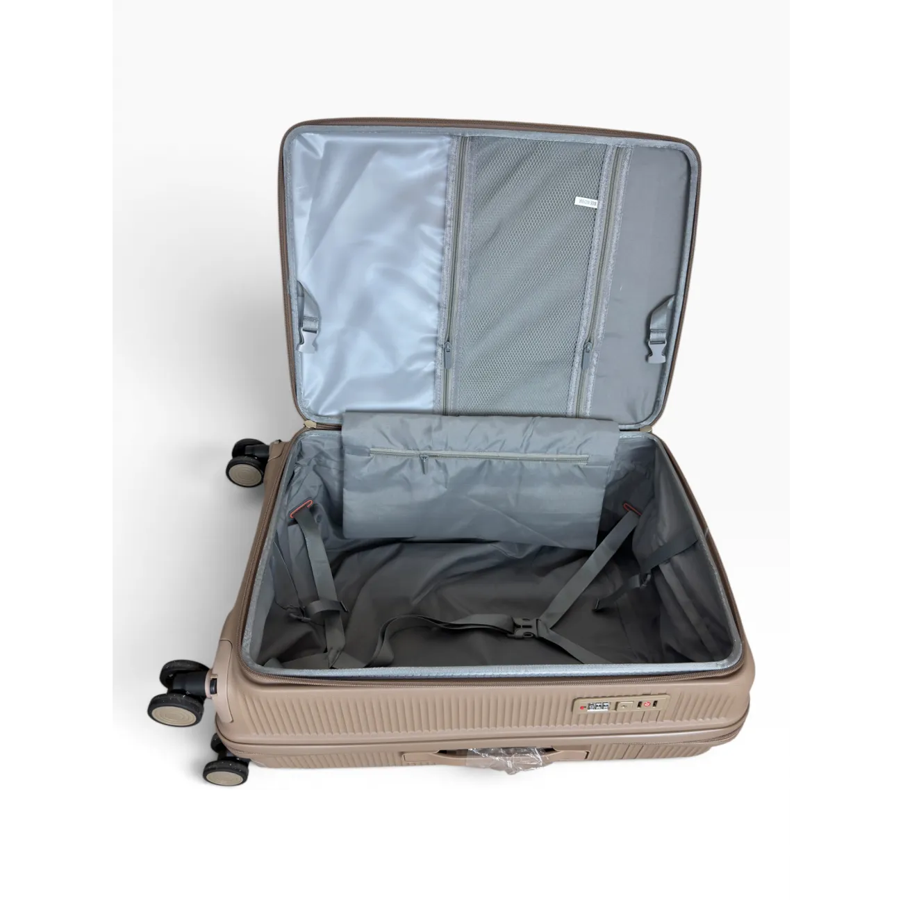 Чемодан полипропилен MYBAG PP824 черный M (средний) купить с доставкой